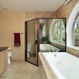 Master bath with arched window