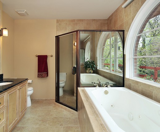 Master bath with arched window